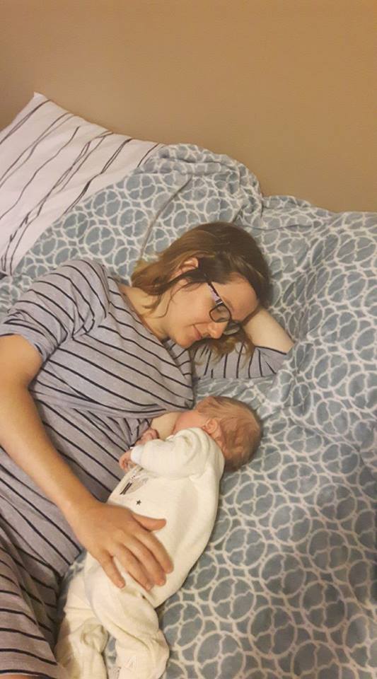 The Comfortable and Convenient Side Lying Breastfeeding Position – Momzelle